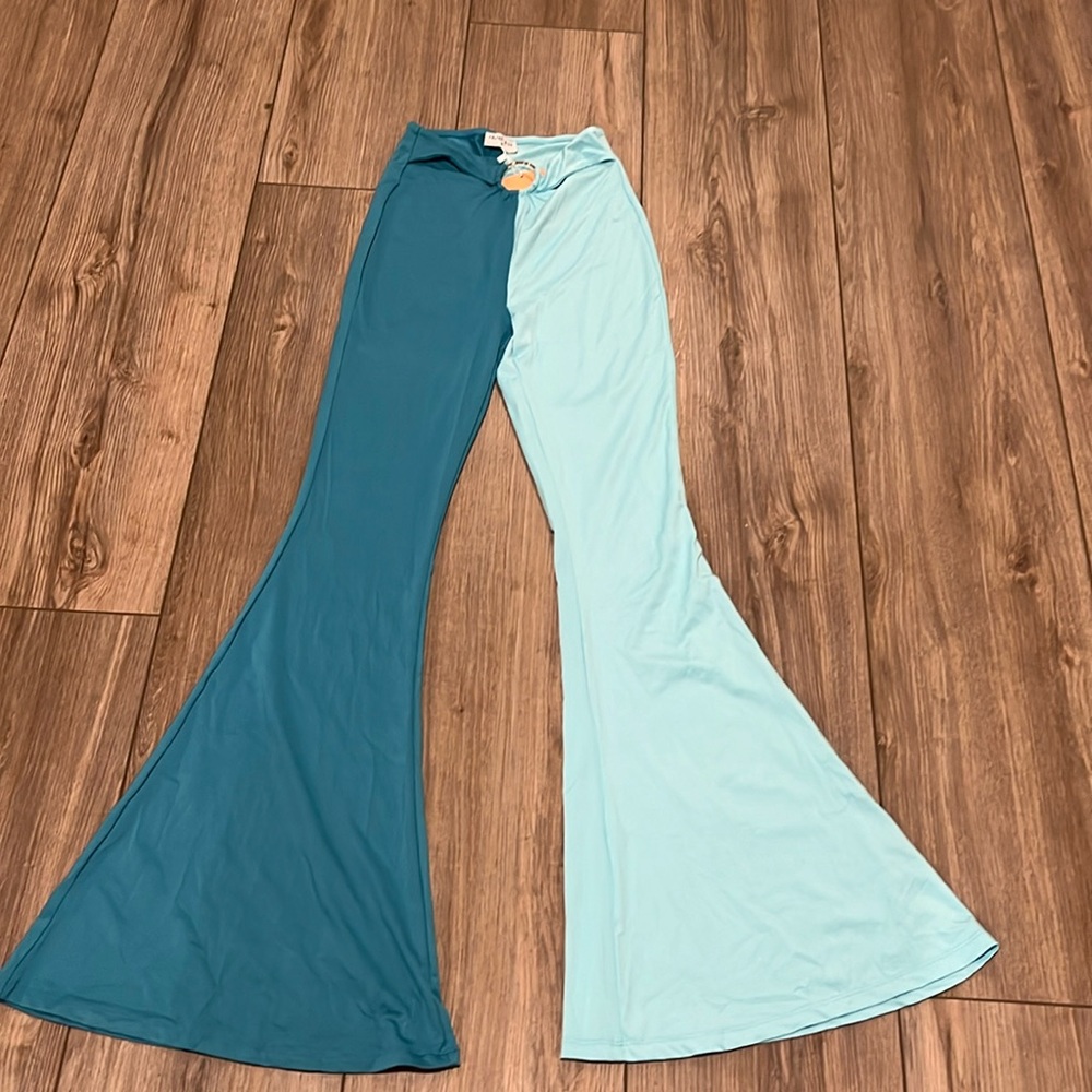 Women’s bell leggings super flare that’s so fetch size 6
